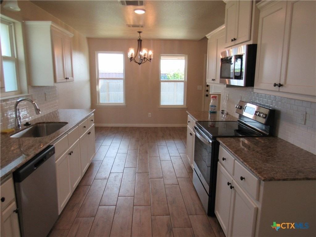 202 E Avenue H - Photo 3 of 14