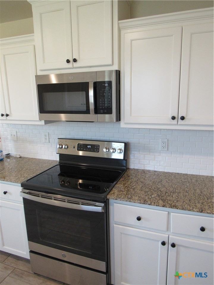 202 E Avenue H - Photo 4 of 14