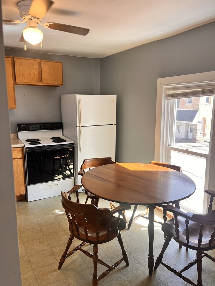 310 W Main St - Photo 4 of 14