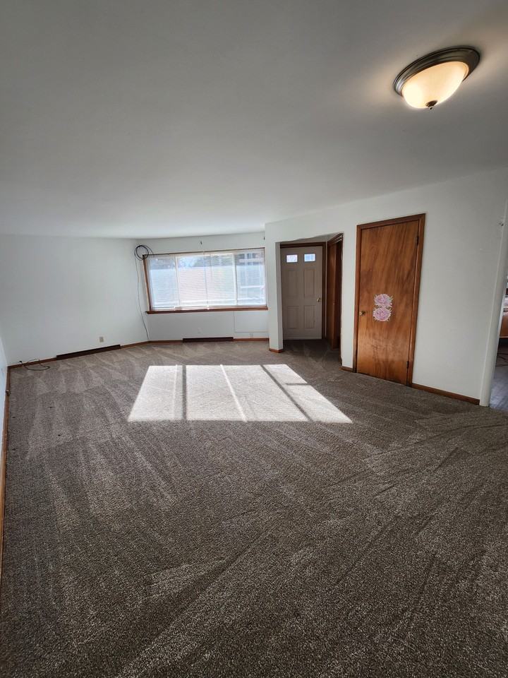 710 N Swords Ave #706 - Photo 3 of 17