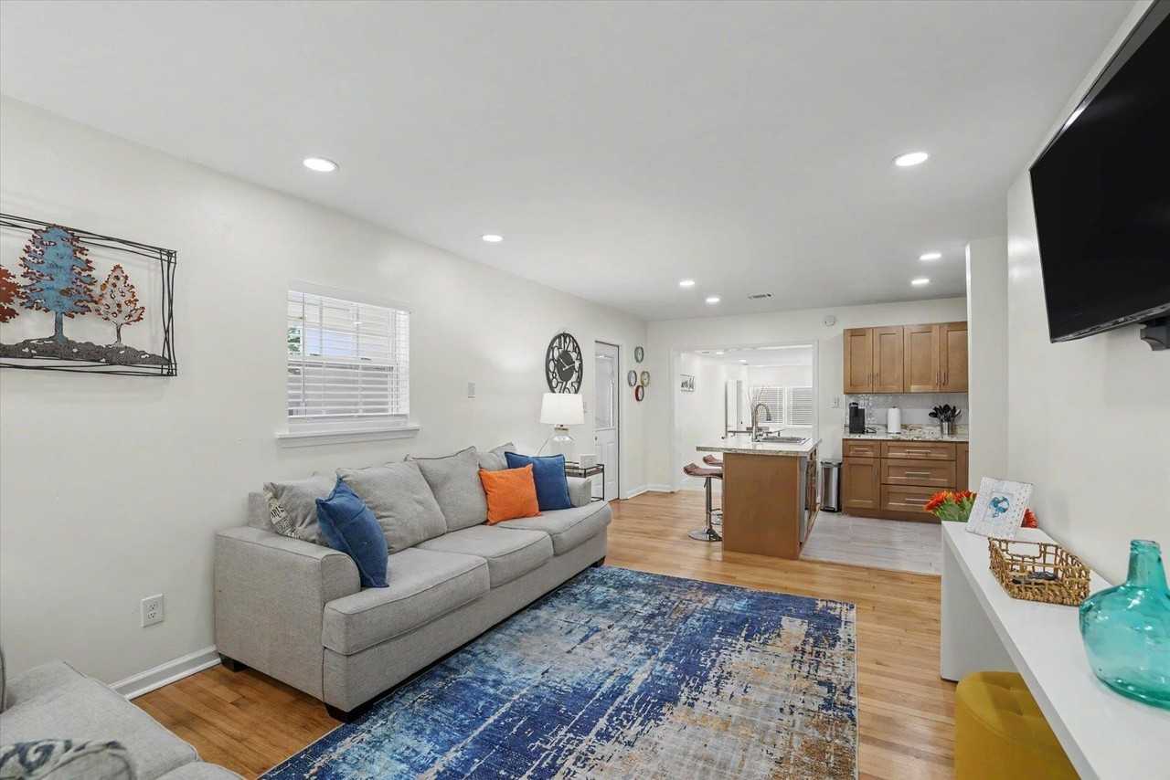 713 Stafford St - Photo 7 of 47