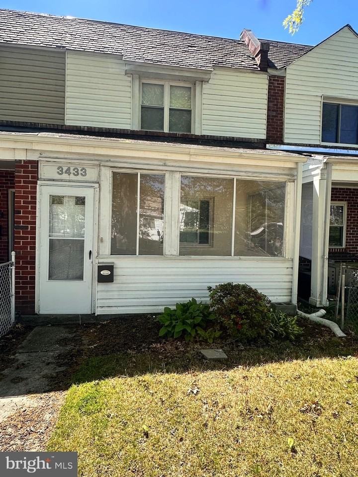 3433 Clay St Ne - Photo 2 of 19