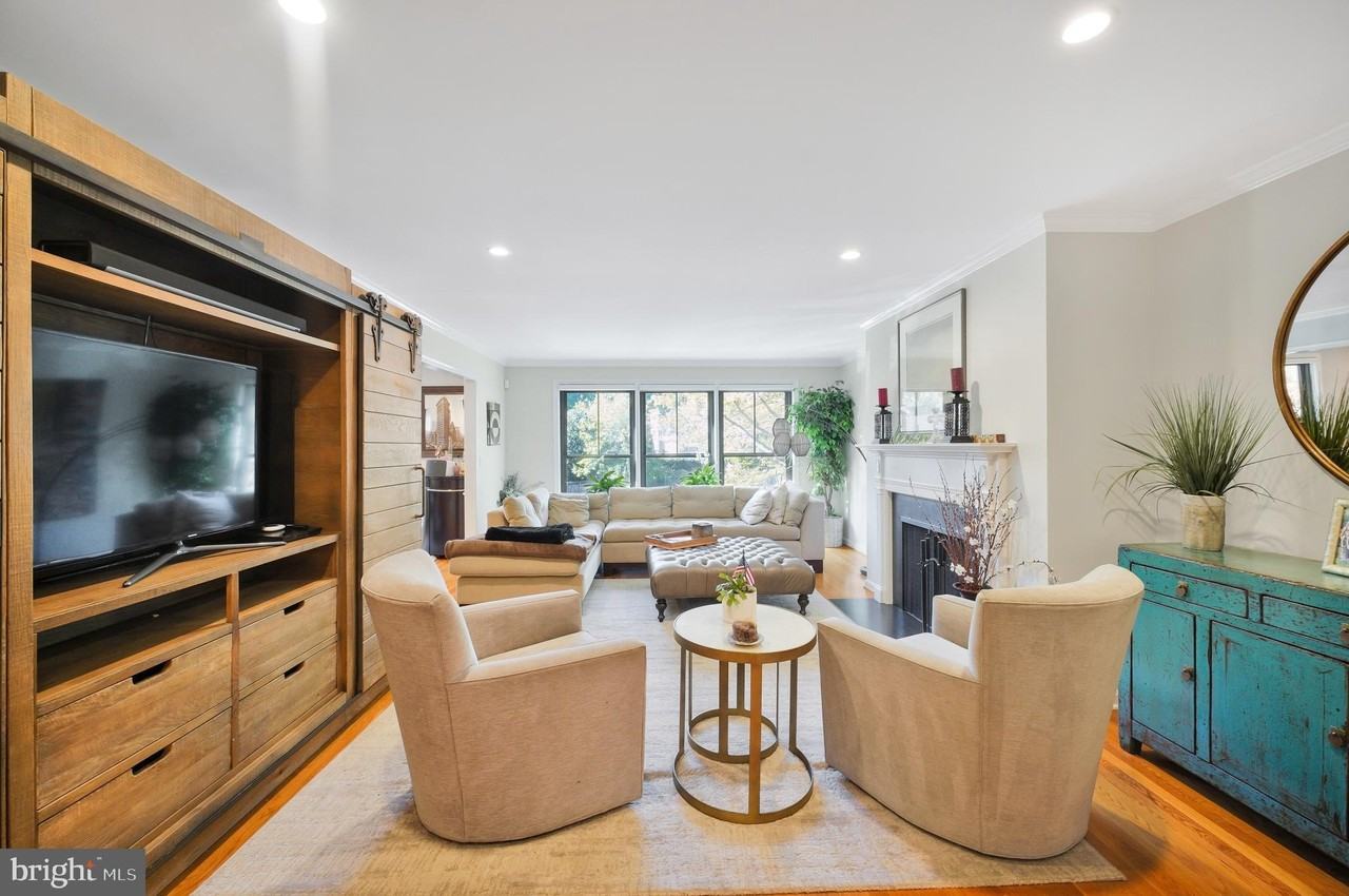 4732 Massachusetts Ave Nw - Photo 4 of 39