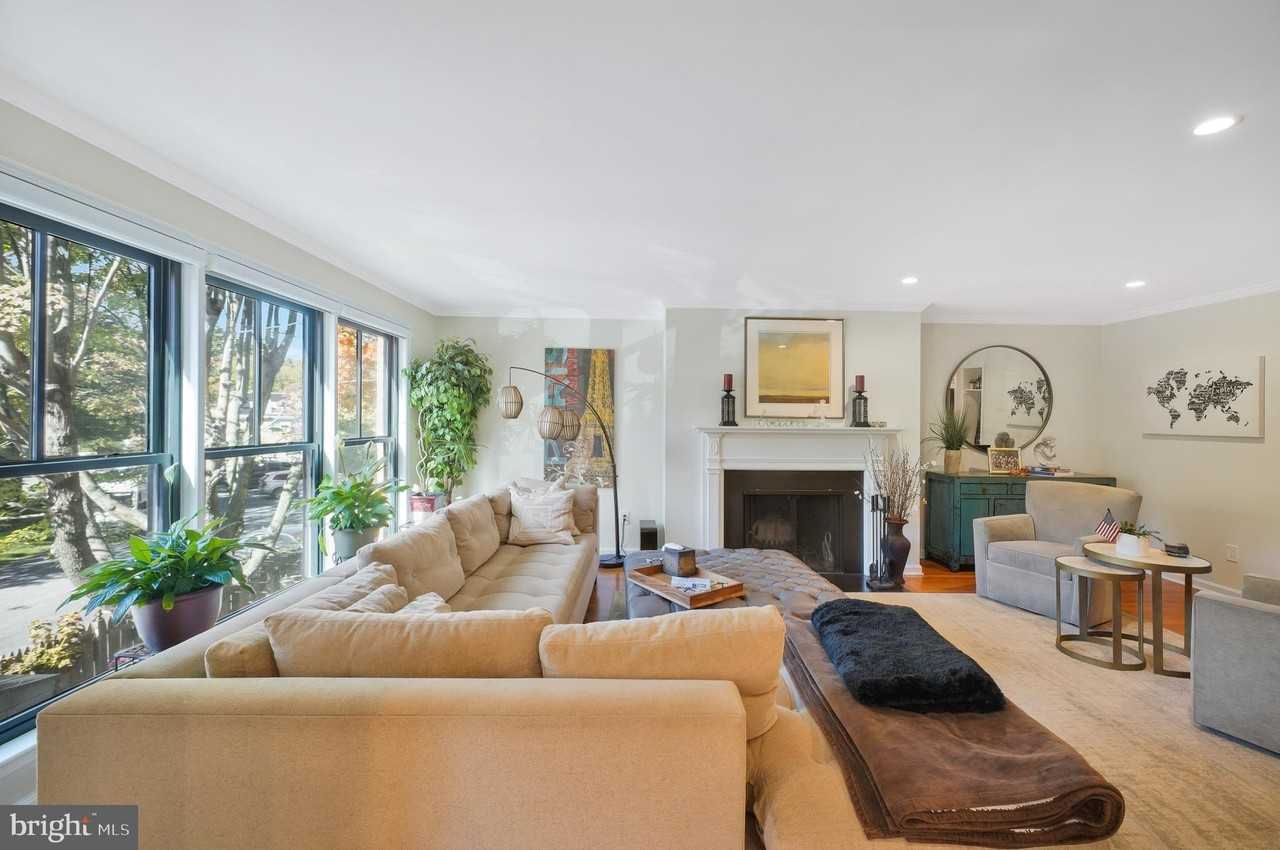 4732 Massachusetts Ave Nw - Photo 5 of 39