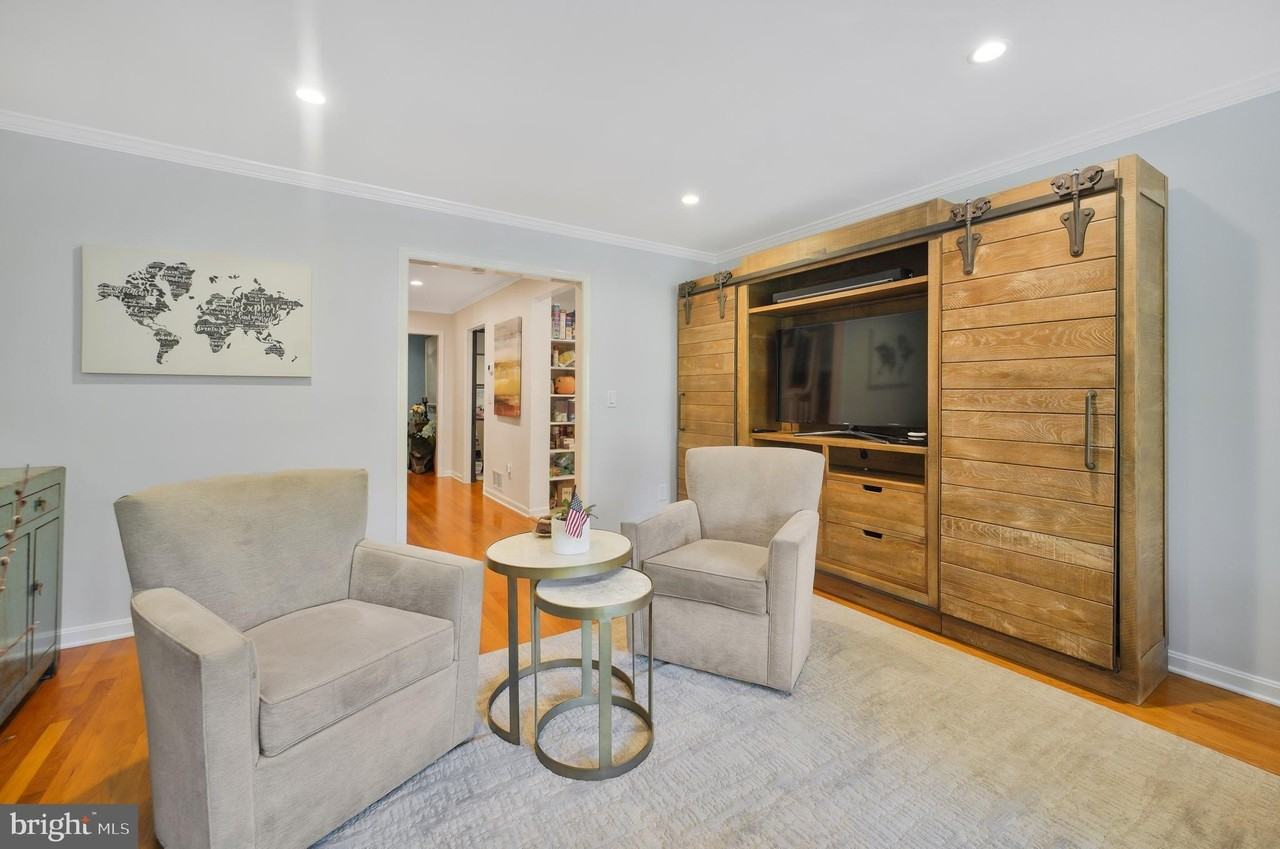 4732 Massachusetts Ave Nw - Photo 6 of 39