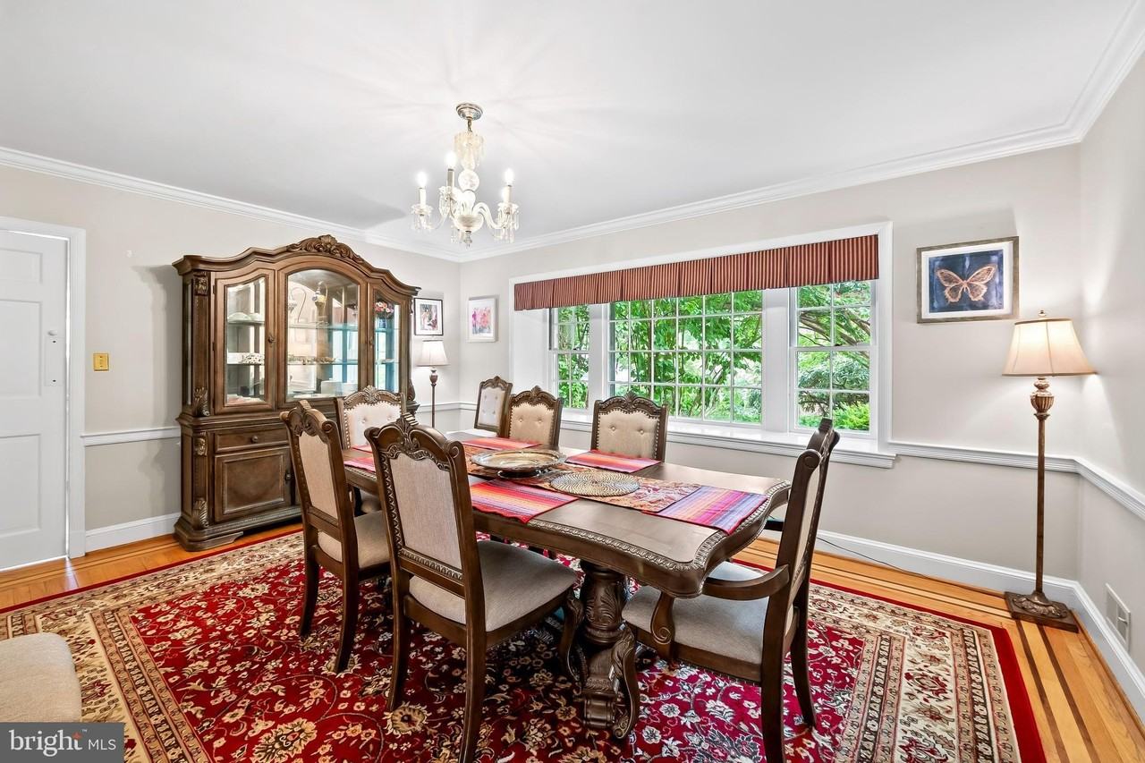 5113 N Charles St - Photo 6 of 33