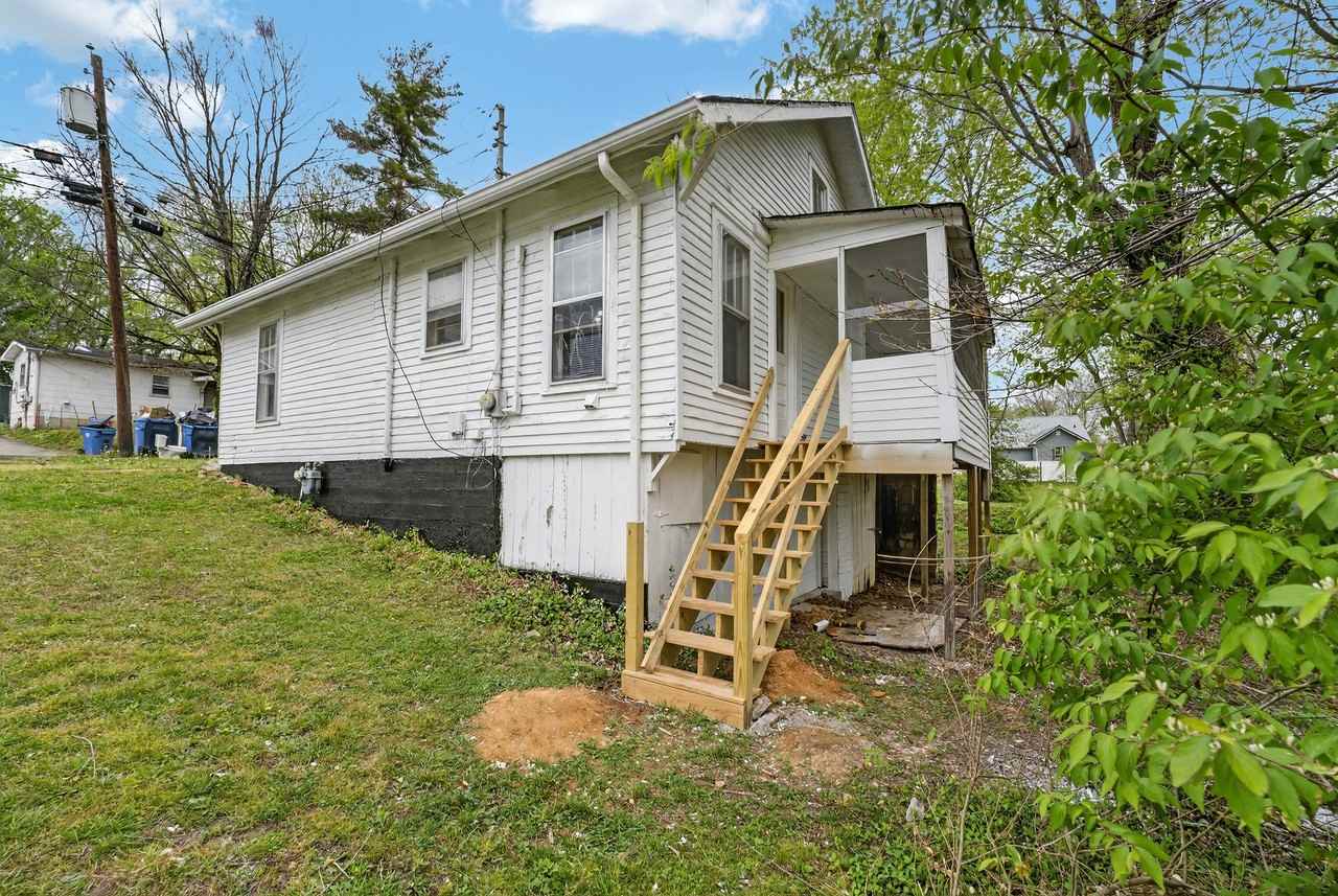 225 Sunset Ave - Photo 2 of 23