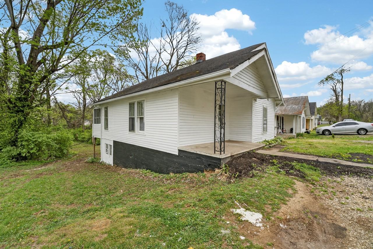 225 Sunset Ave - Photo 3 of 23