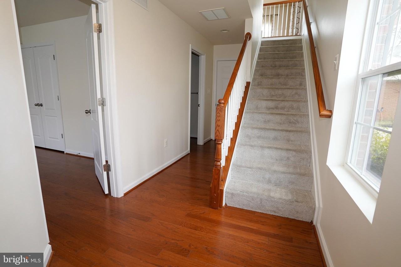 7810 Quidditch Ln - Photo 4 of 37