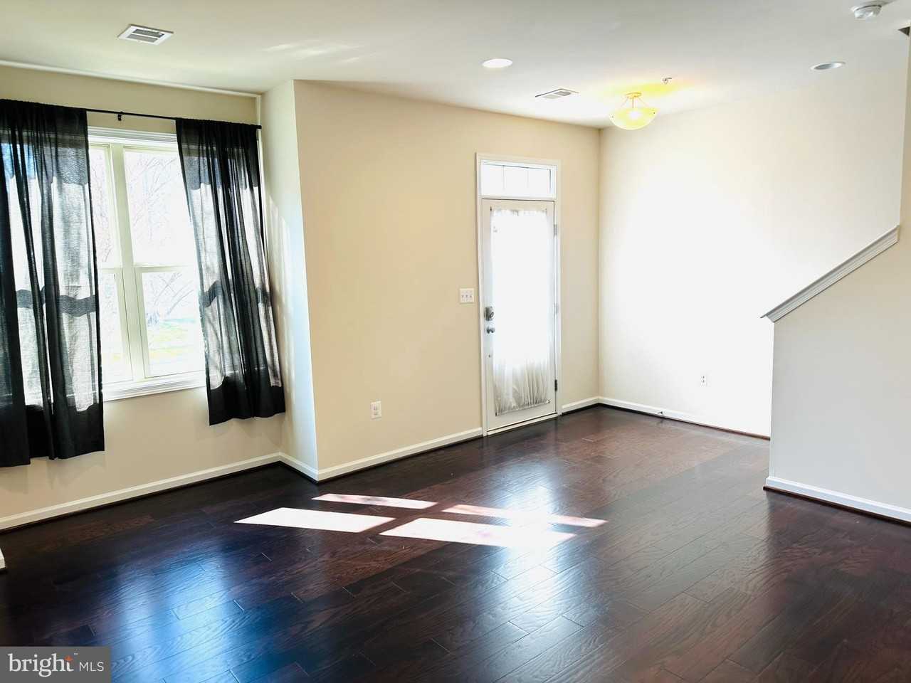 13817 Byrne Park Dr - Photo 3 of 24