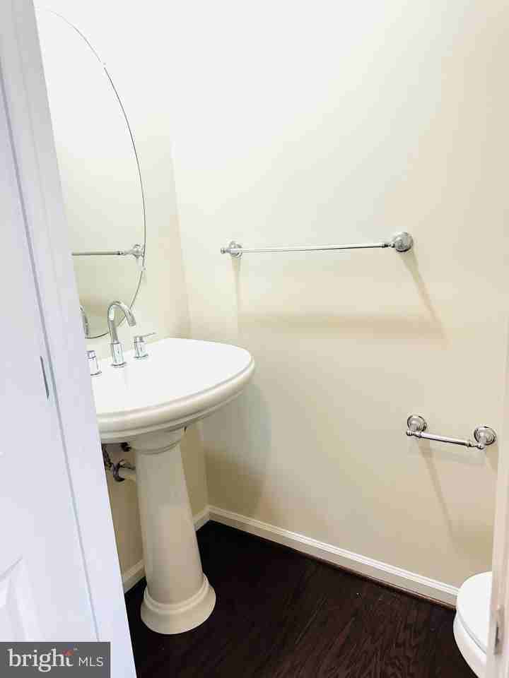 13817 Byrne Park Dr - Photo 5 of 24