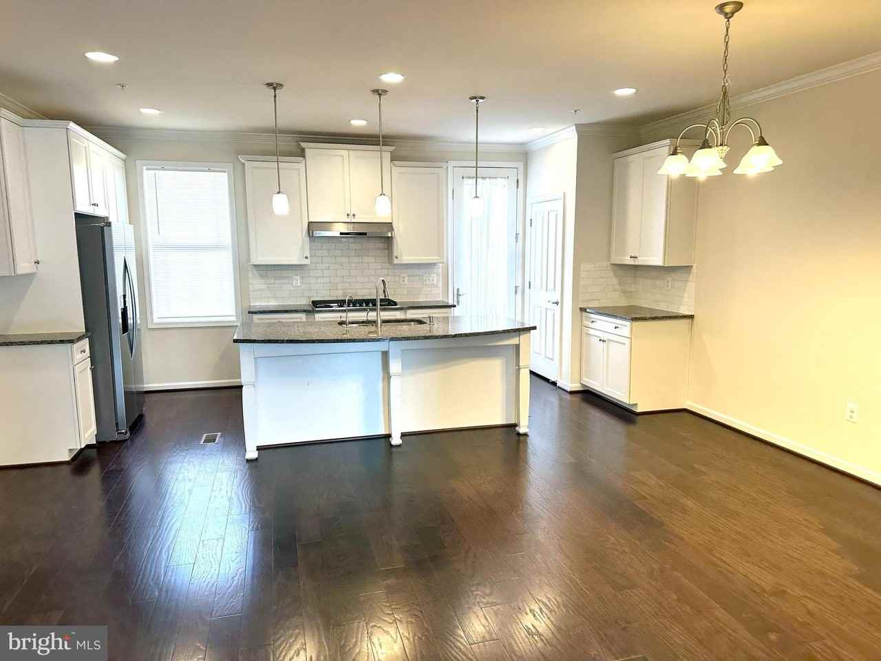 13817 Byrne Park Dr - Photo 6 of 24