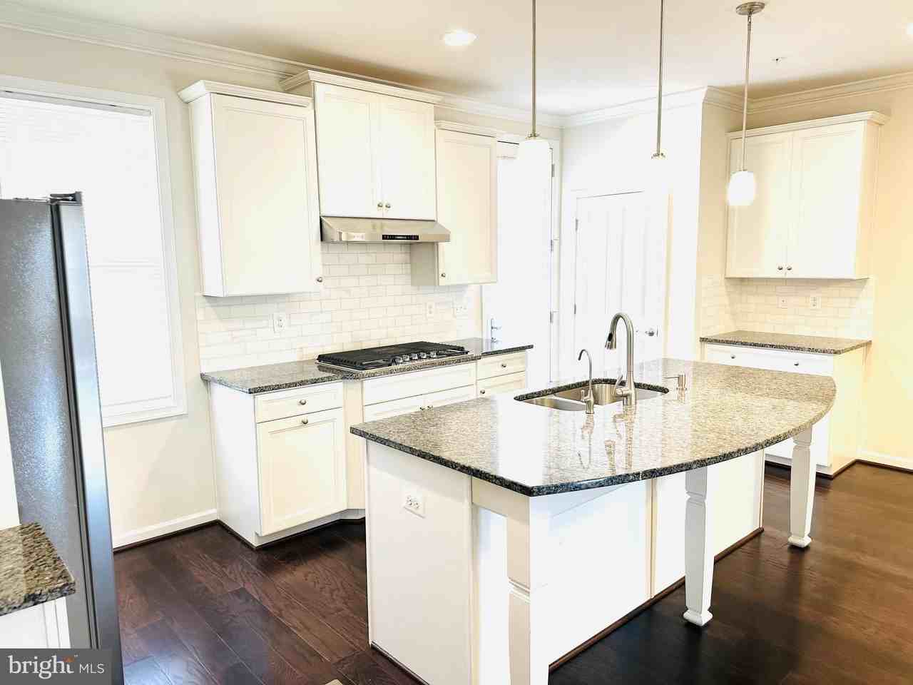 13817 Byrne Park Dr - Photo 7 of 24