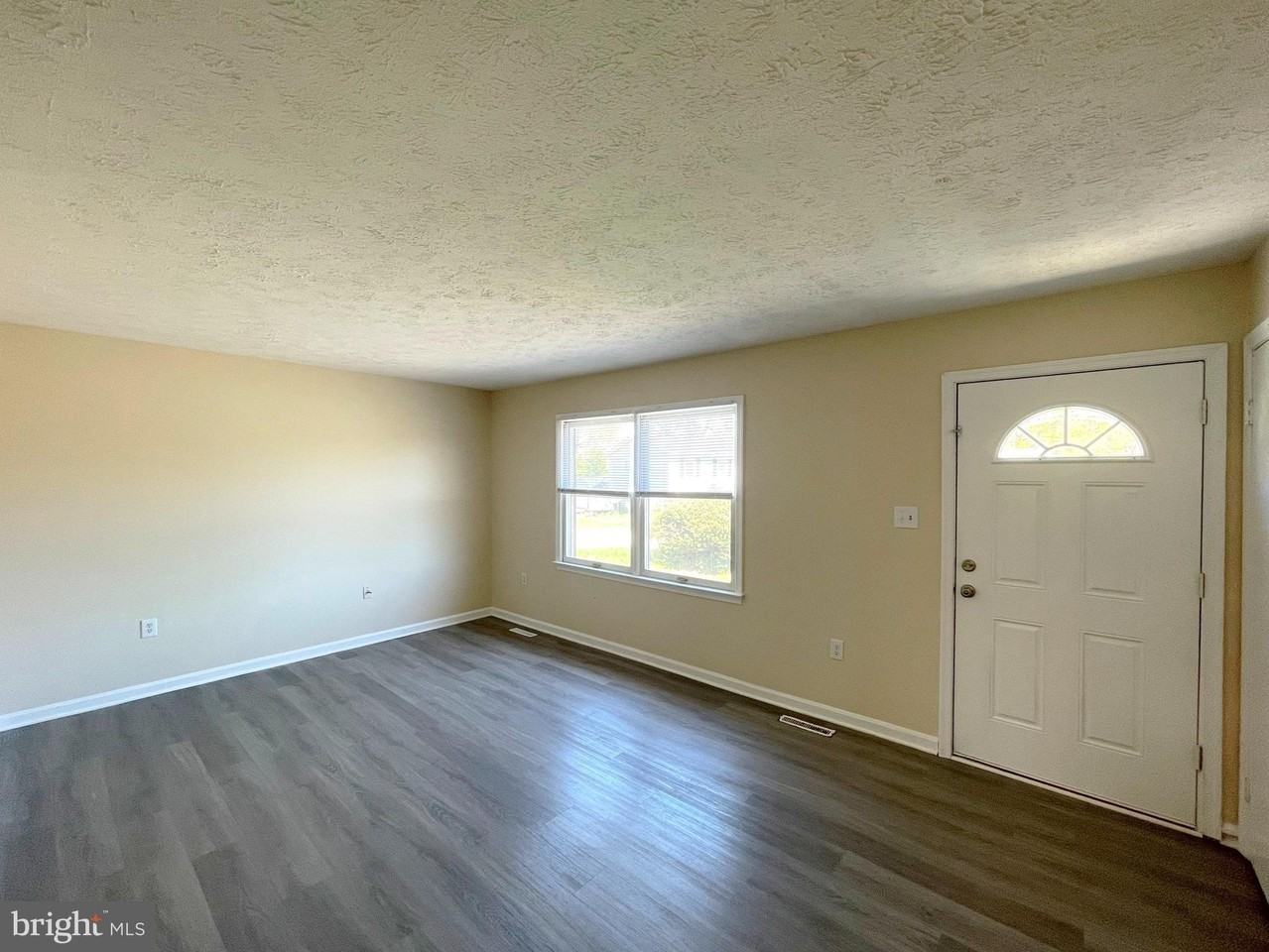 45743 Dee Ct - Photo 2 of 30