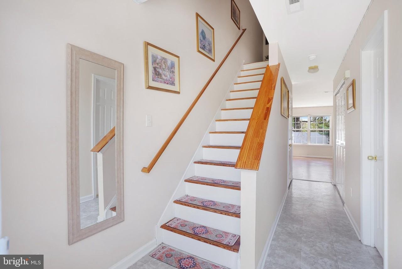 16 High Meadows Dr - Photo 4 of 33