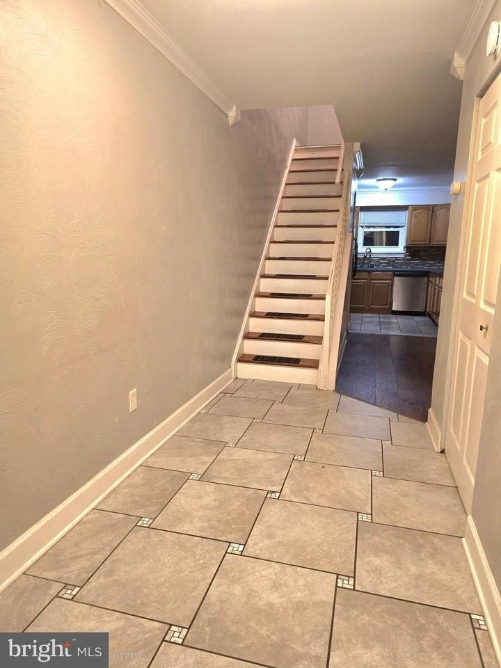 1136 Fox Run - Photo 3 of 27