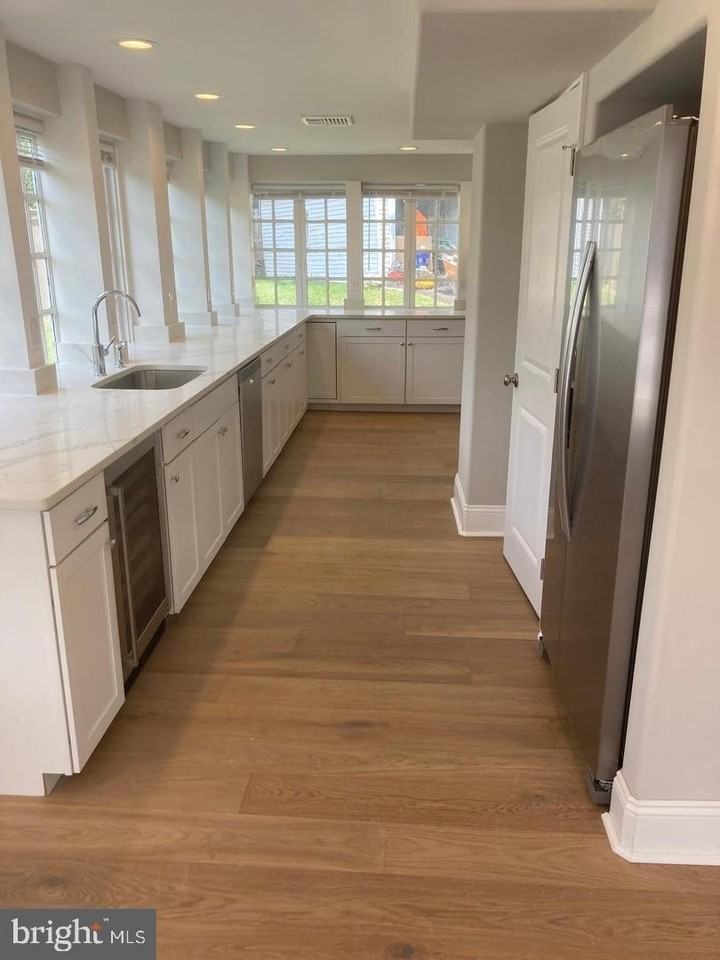 233 E Montgomery Ave - Photo 3 of 13