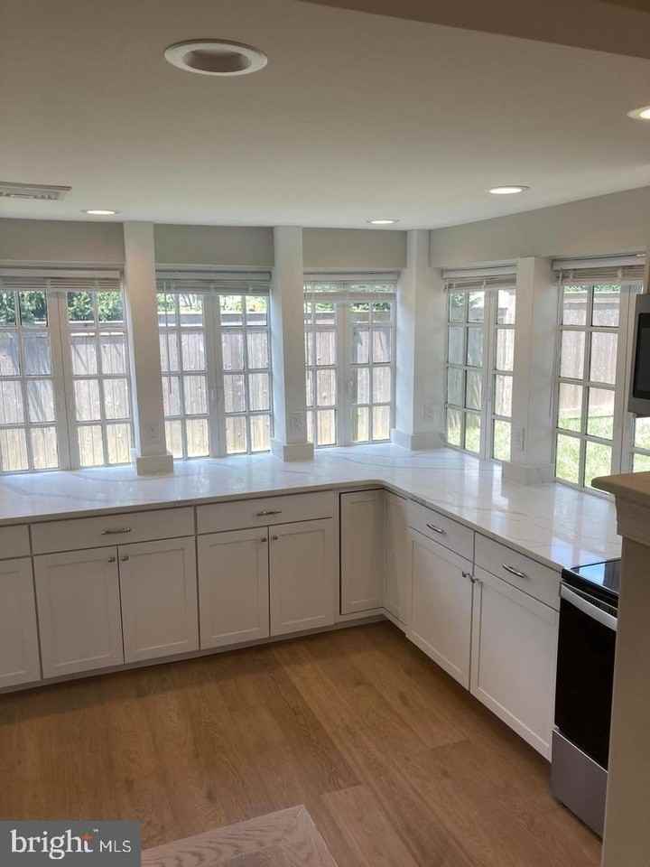 233 E Montgomery Ave - Photo 4 of 13