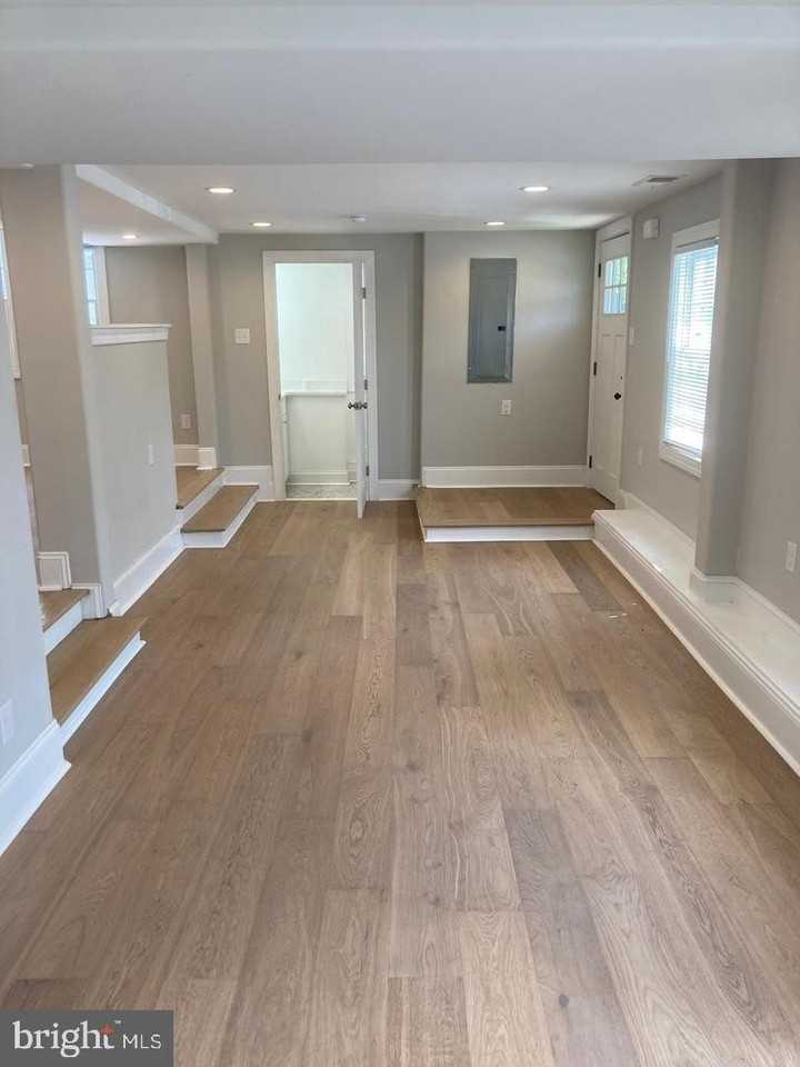 233 E Montgomery Ave - Photo 5 of 13