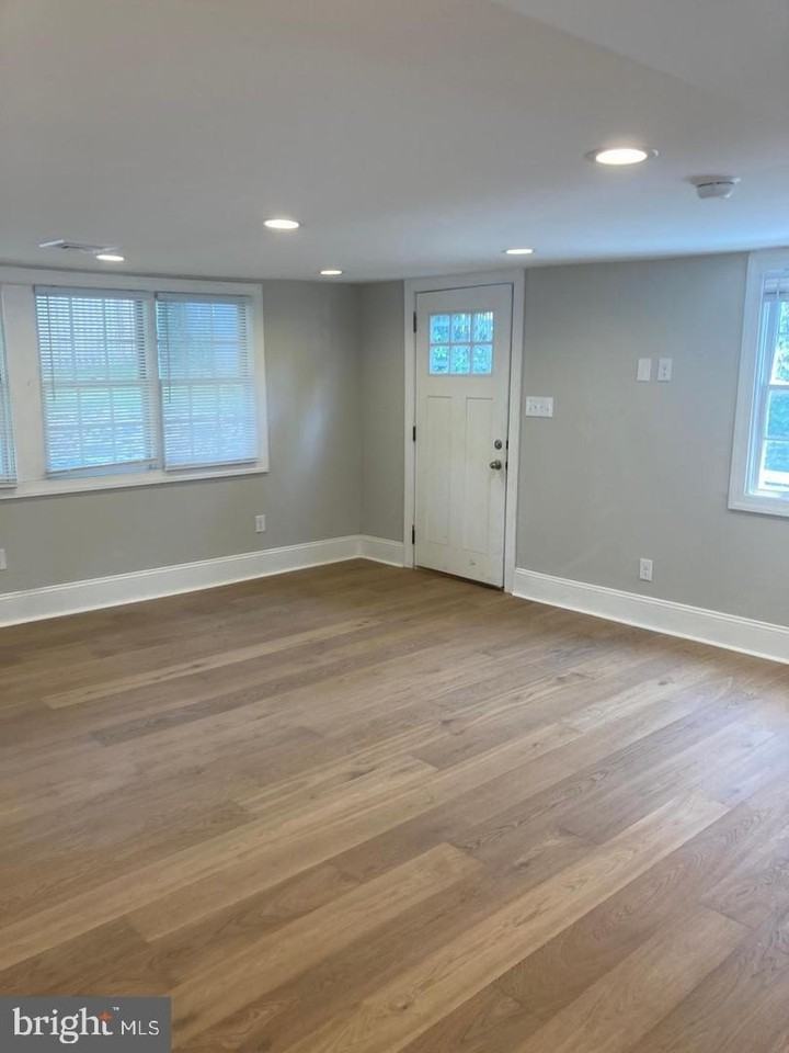 233 E Montgomery Ave - Photo 6 of 13