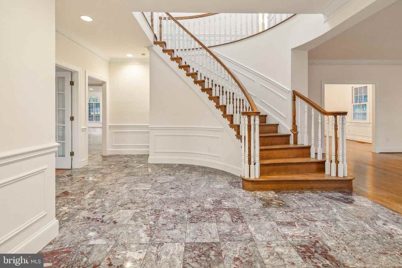 2527 Hunter Mill Rd - Photo 4 of 50