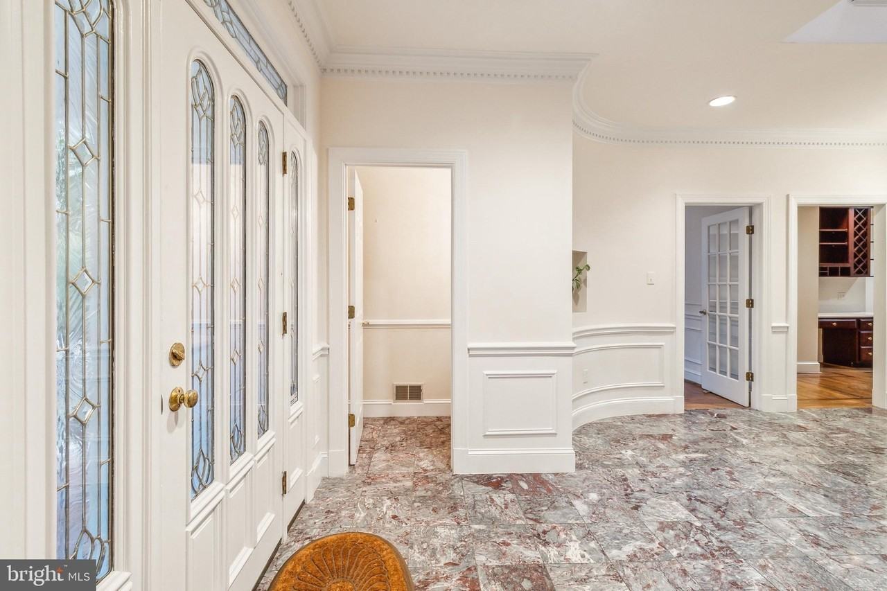 2527 Hunter Mill Rd - Photo 5 of 50