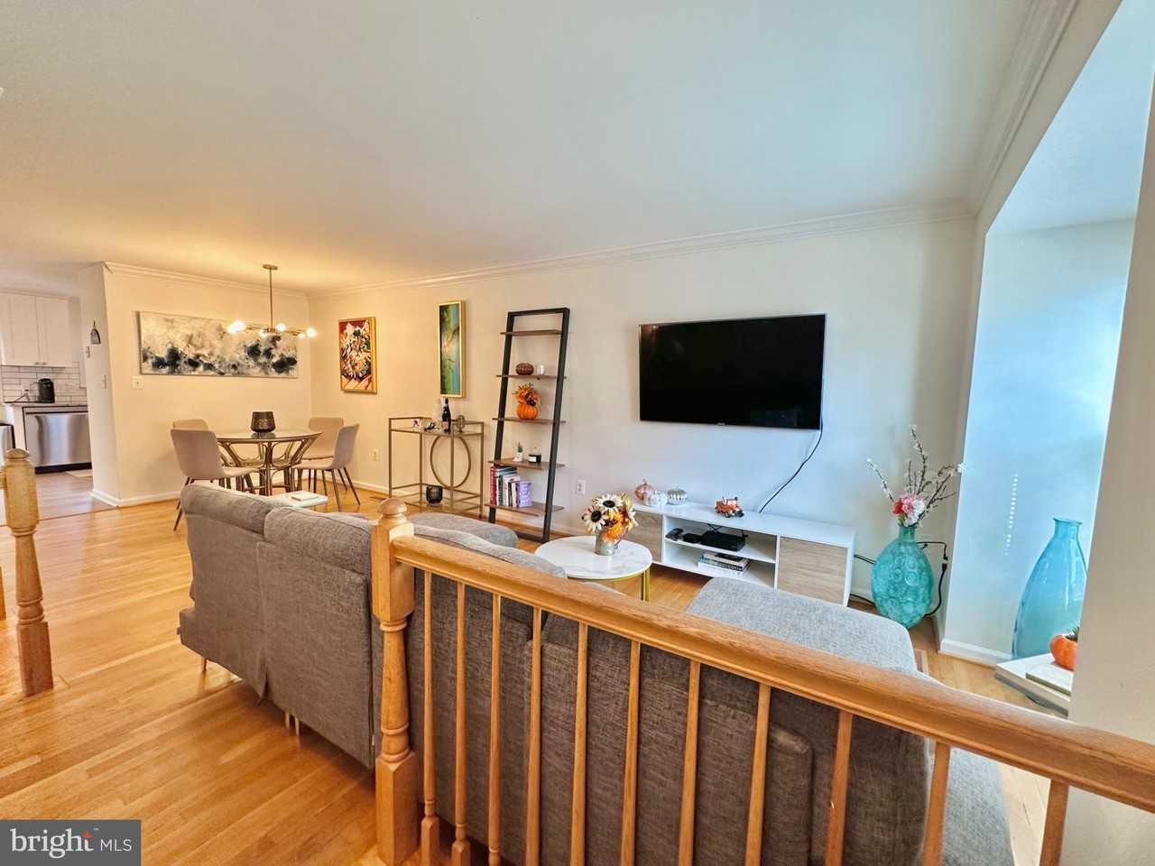 3006 Heritage Springs Ct - Photo 2 of 32