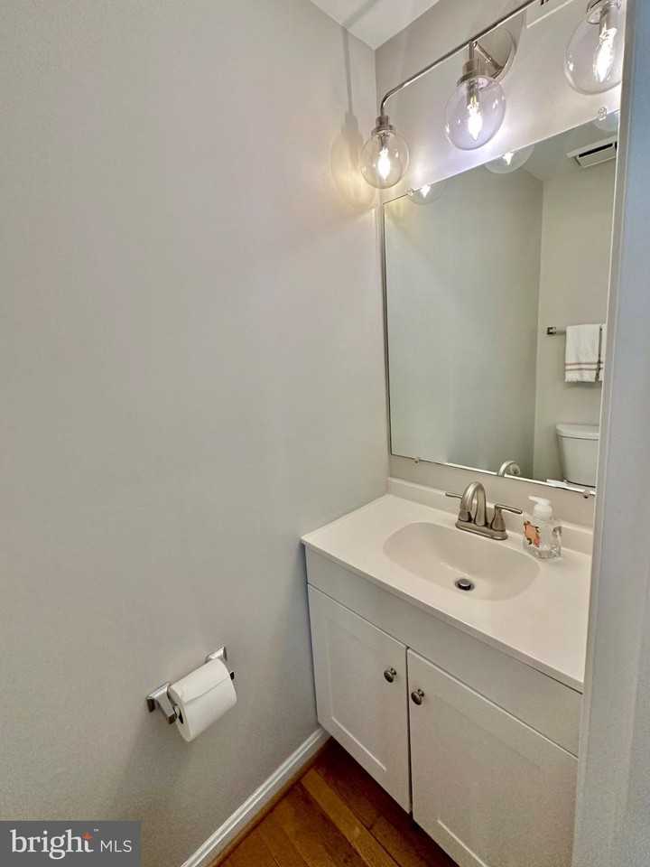 3006 Heritage Springs Ct - Photo 4 of 32