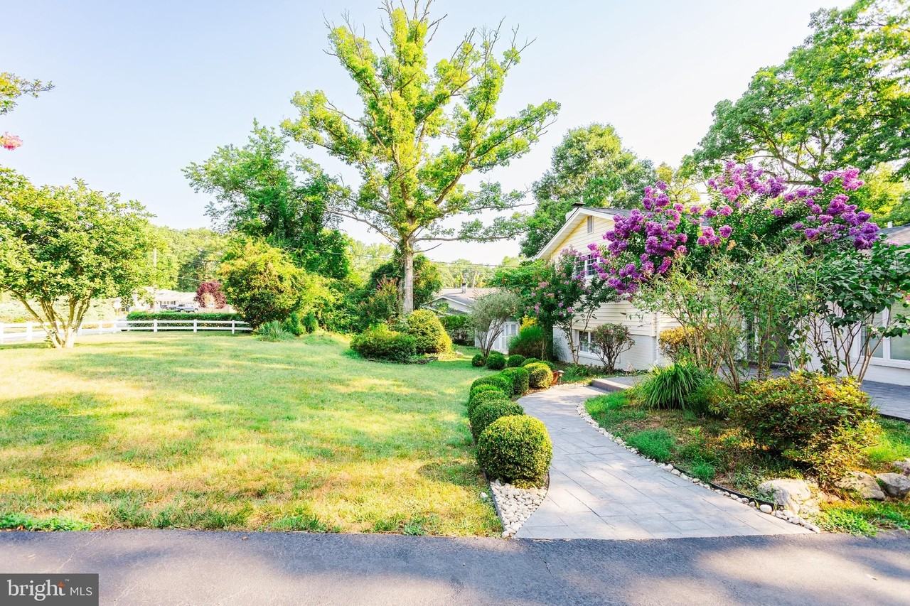 8901 Beauchamp Dr - Photo 2 of 36