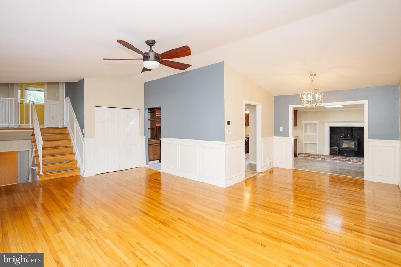 8901 Beauchamp Dr - Photo 4 of 36