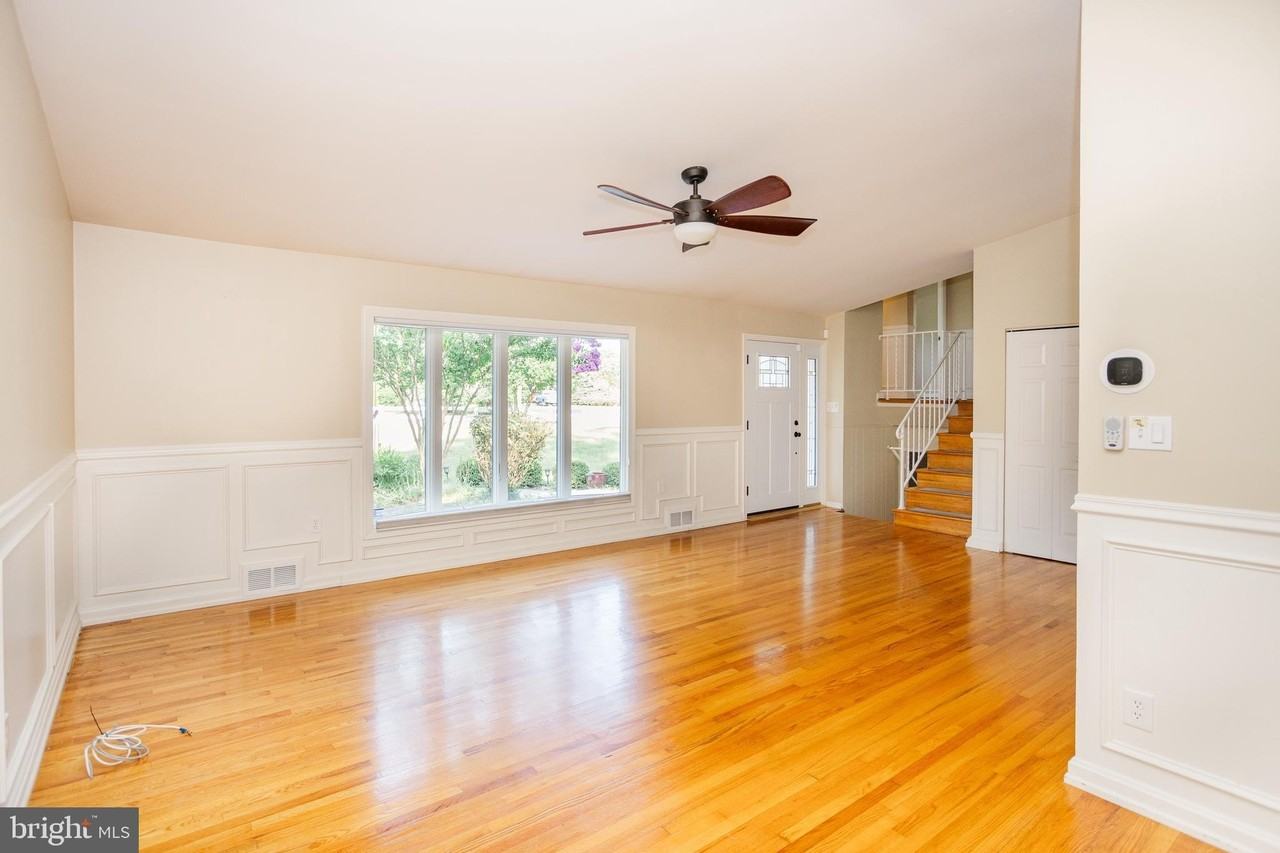 8901 Beauchamp Dr - Photo 5 of 36