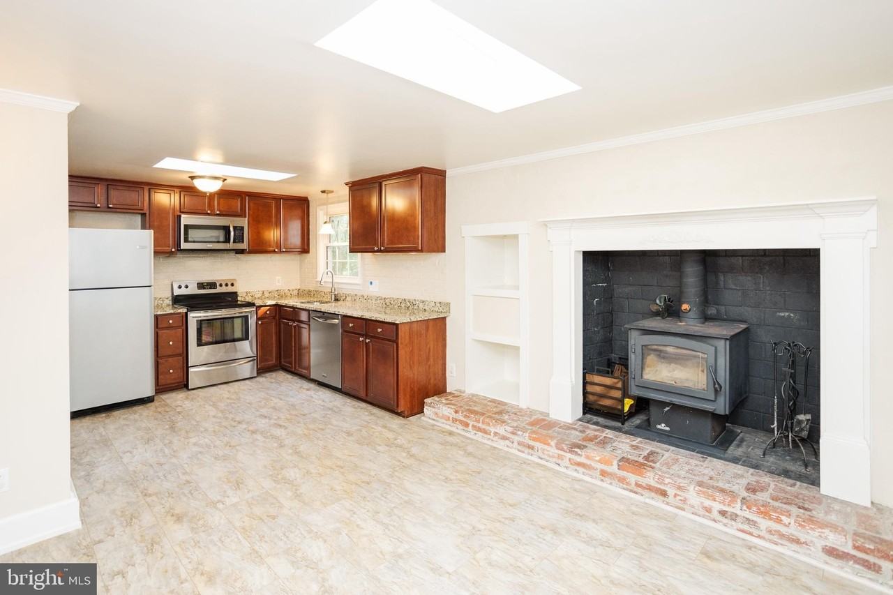 8901 Beauchamp Dr - Photo 6 of 36