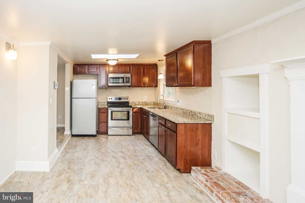 8901 Beauchamp Dr - Photo 7 of 36