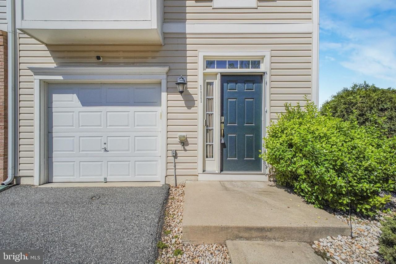 111 Macon Dr - Photo 2 of 46