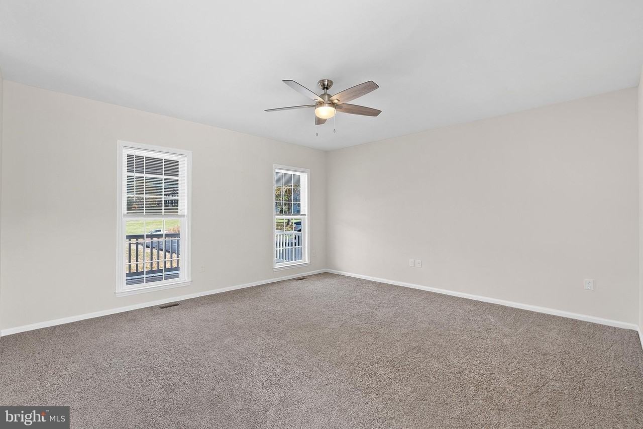 100 Holiday Ct - Photo 6 of 50