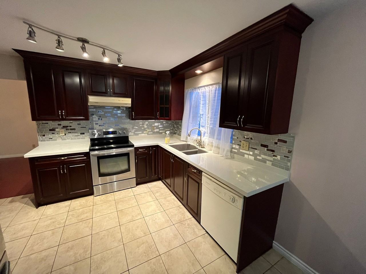 2929 Cord Avenue - Photo 4 of 19