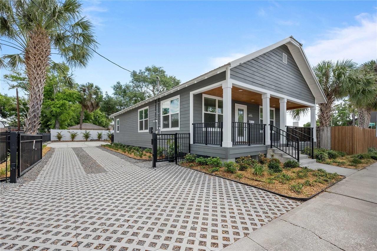 2203 N Boulevard - Photo 3 of 50