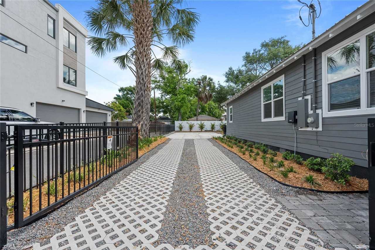 2203 N Boulevard - Photo 6 of 50