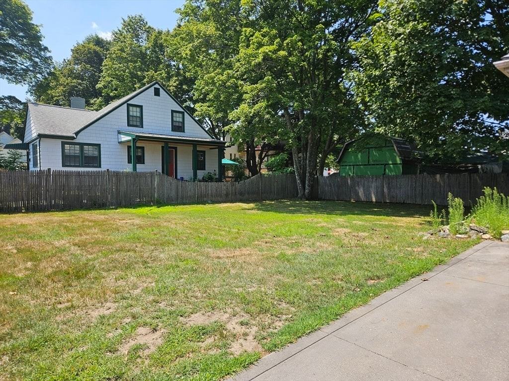 42 Sumner St - Photo 3 of 17