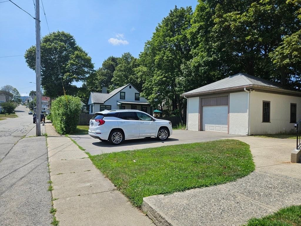 42 Sumner St - Photo 4 of 17