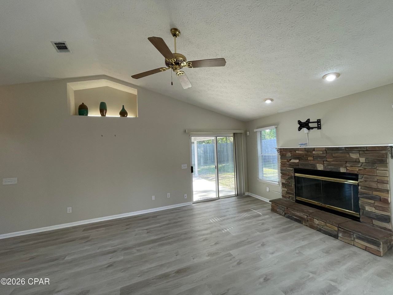 140 Treasure Palm Dr - Photo 2 of 31