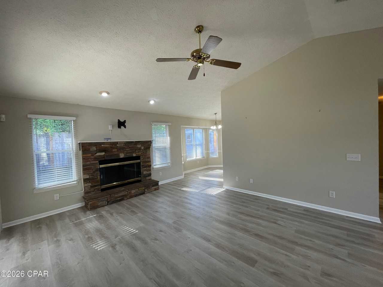 140 Treasure Palm Dr - Photo 5 of 31