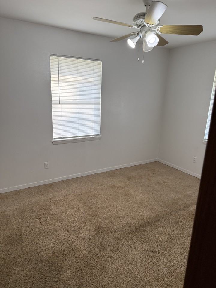 915 N Spring St #1 - Photo 4 of 4