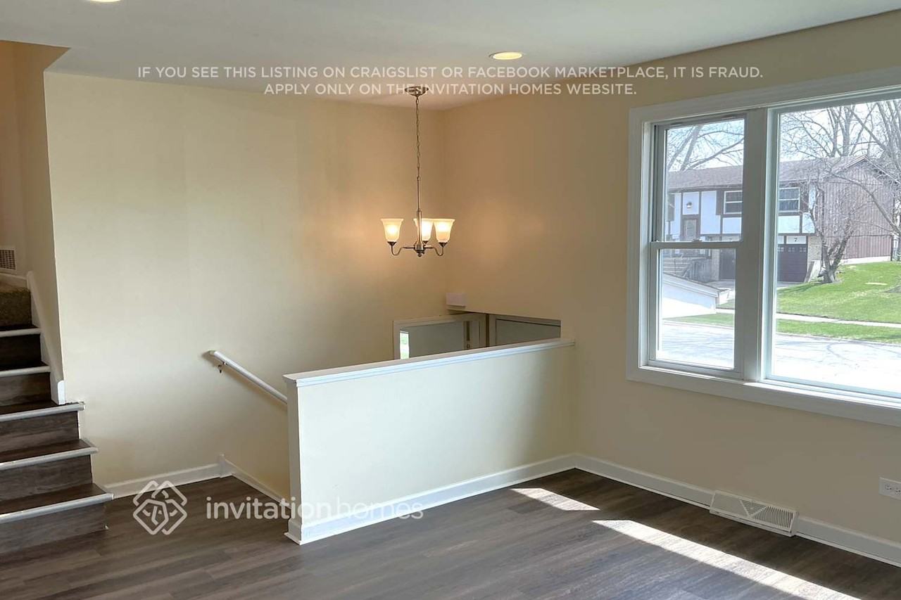 7522 164th Pl - Photo 3 of 12