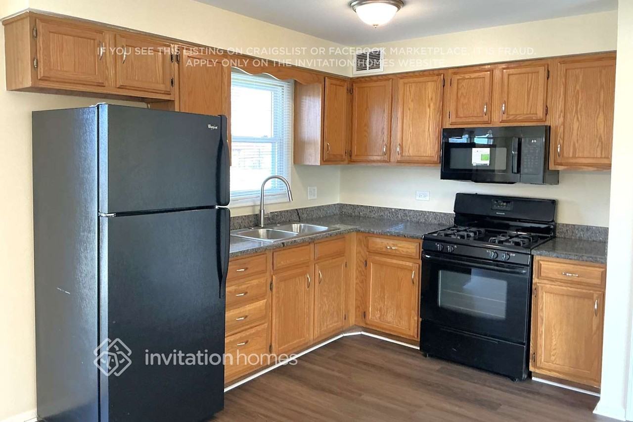 7522 164th Pl - Photo 5 of 12