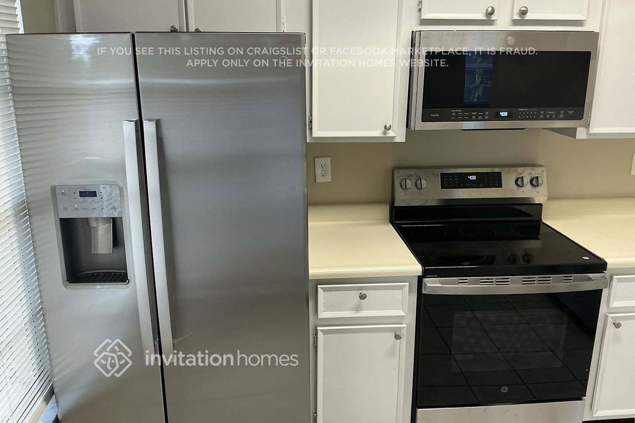 13336 Laraway Dr - Photo 3 of 10