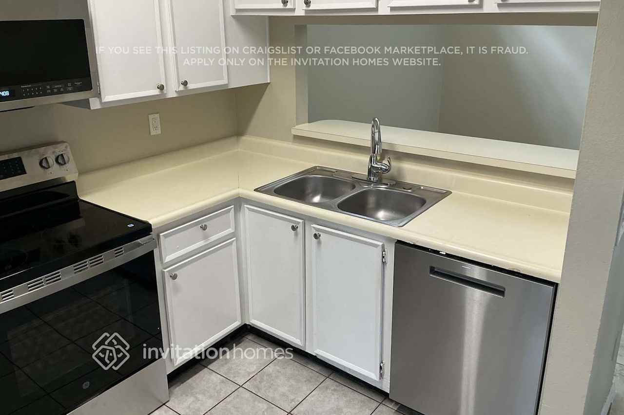 13336 Laraway Dr - Photo 4 of 10