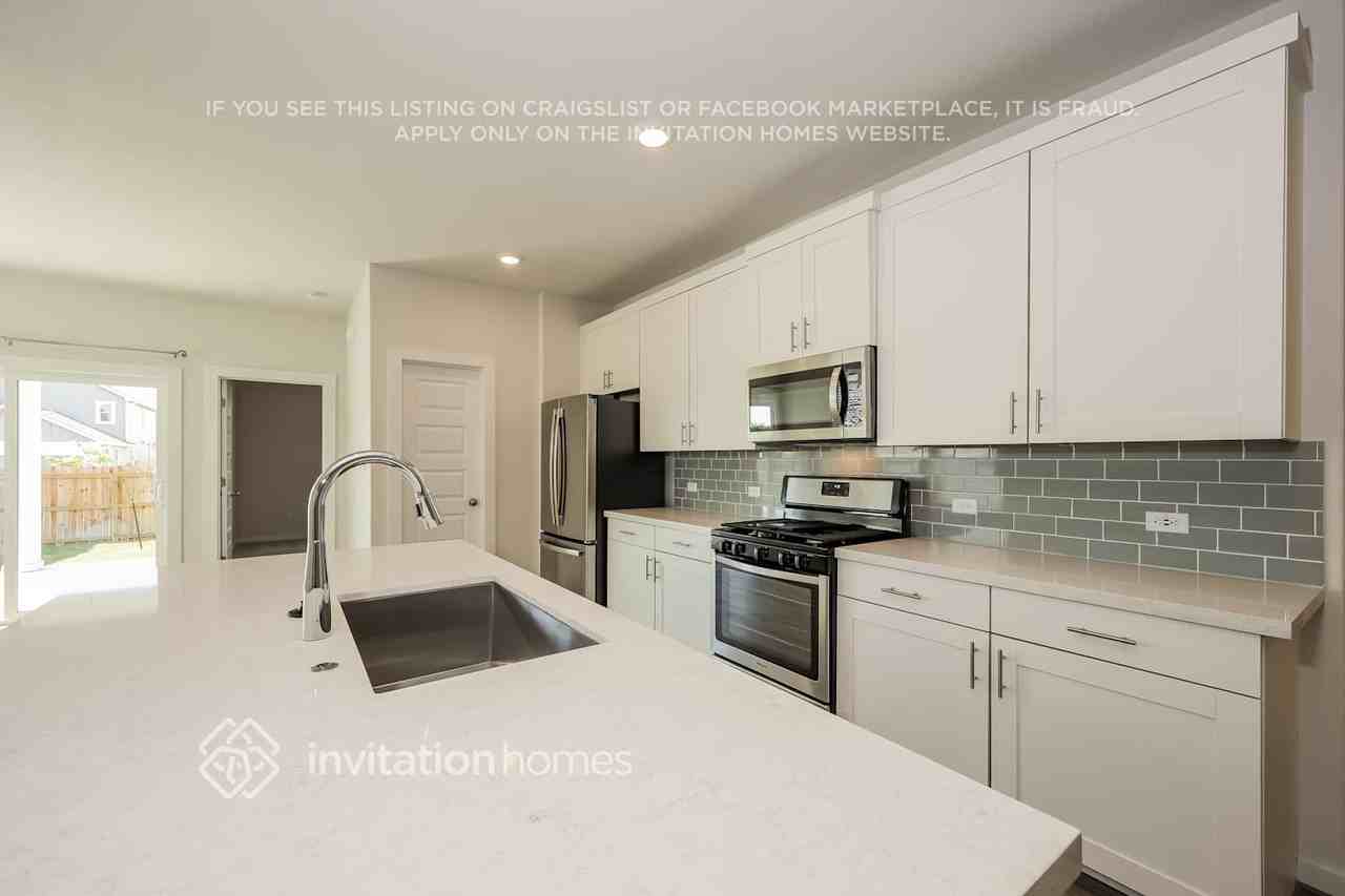 4727 Audubon Pl - Photo 6 of 18