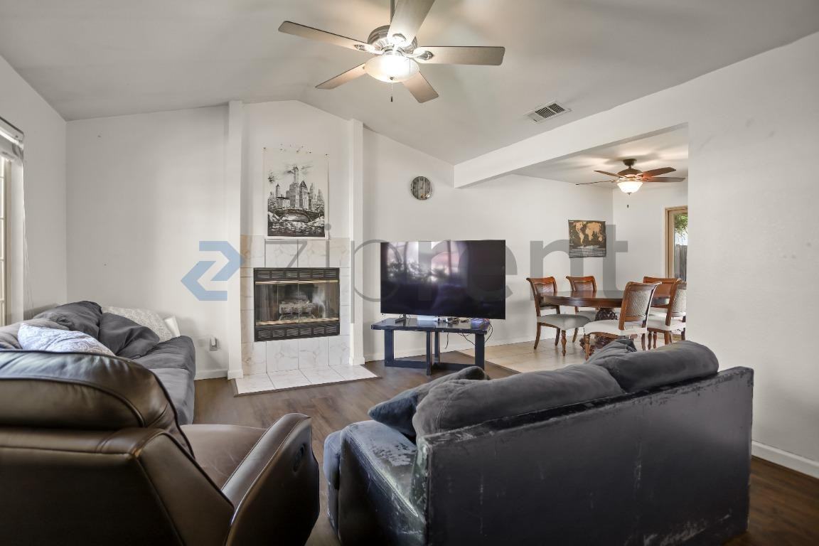 2847 Hillcrest St - Photo 6 of 33