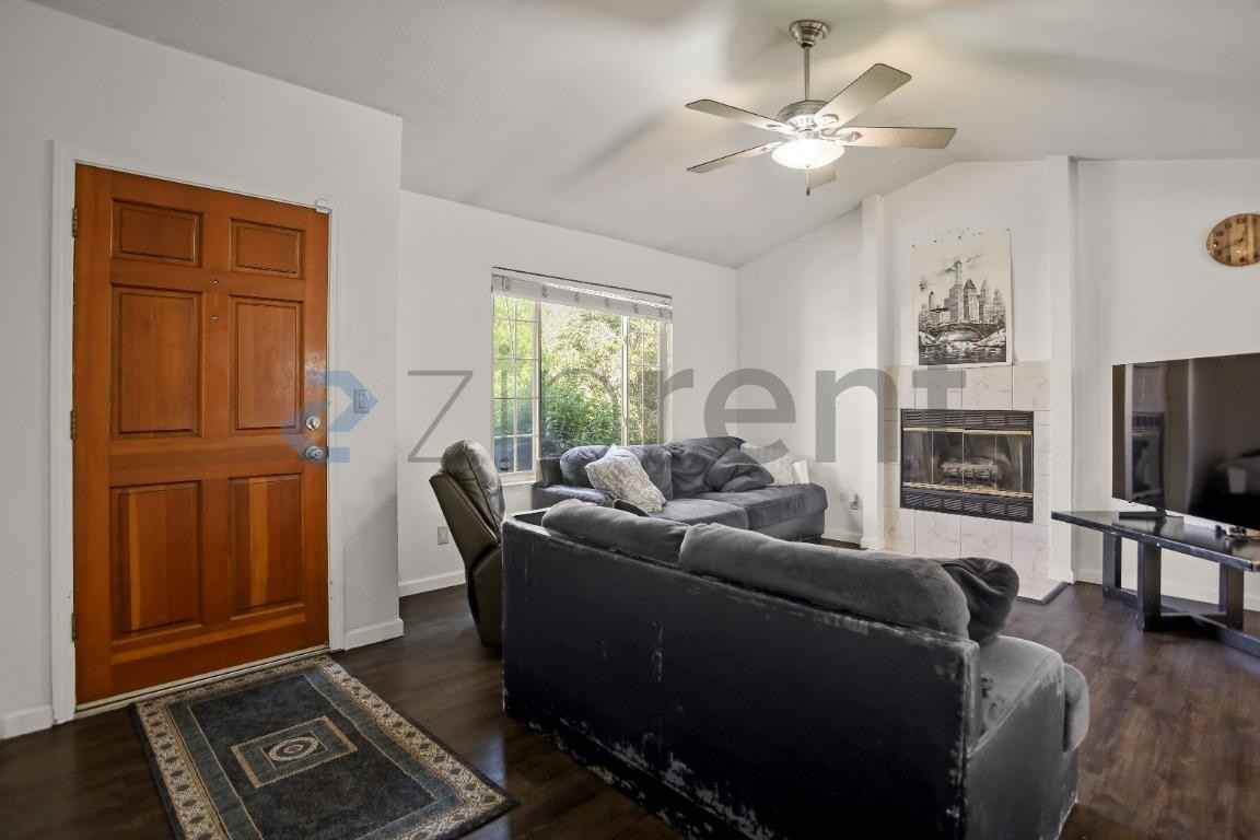 2847 Hillcrest St - Photo 7 of 33
